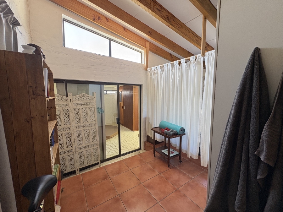 4 Bedroom Property for Sale in Pearl Bay Western Cape